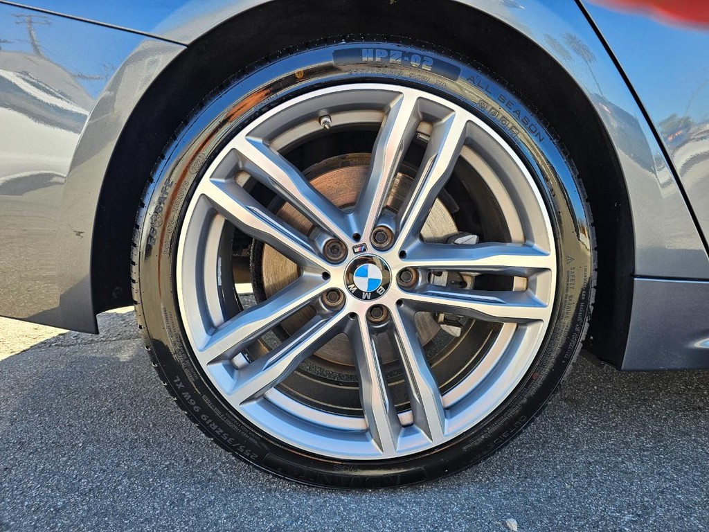 BMW 4 Series Vehicle Full-screen Gallery Image 18