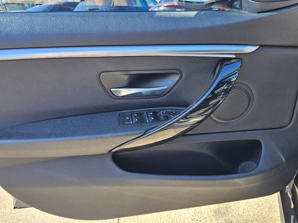 BMW 4 Series Vehicle Full-screen Gallery Image 19