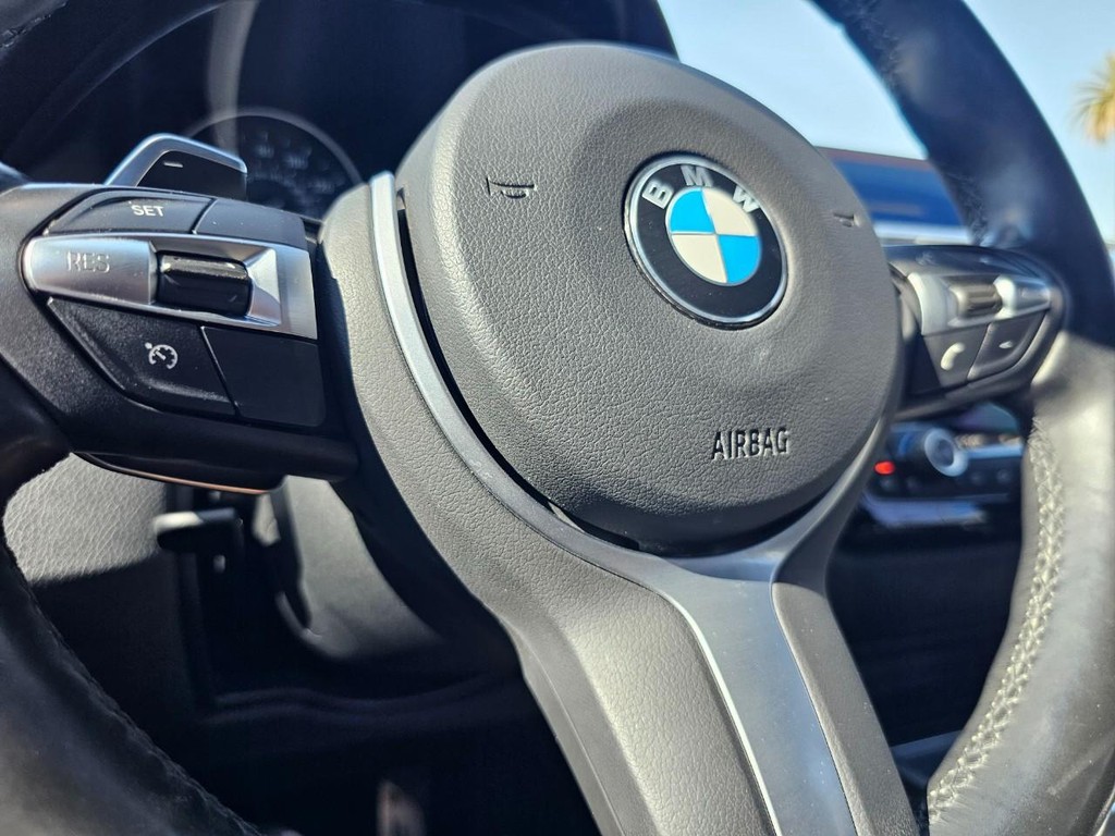 BMW 4 Series Vehicle Full-screen Gallery Image 23
