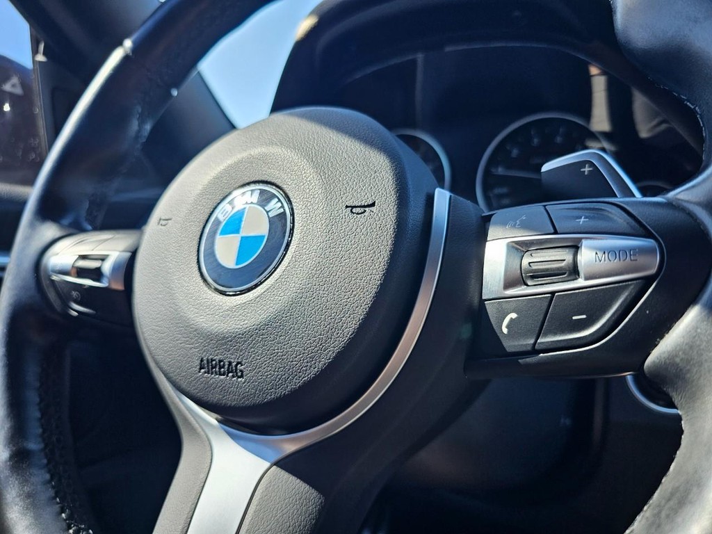 BMW 4 Series Vehicle Full-screen Gallery Image 24