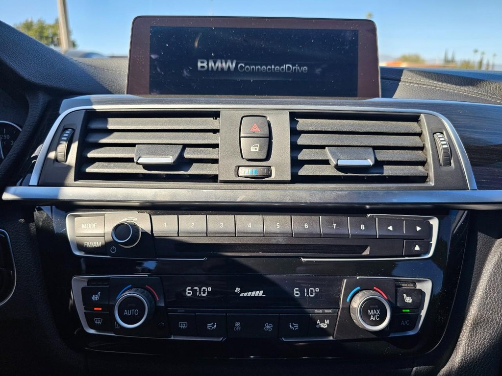 BMW 4 Series Vehicle Full-screen Gallery Image 25