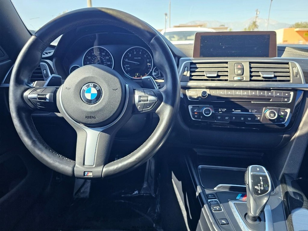 BMW 4 Series Vehicle Full-screen Gallery Image 29