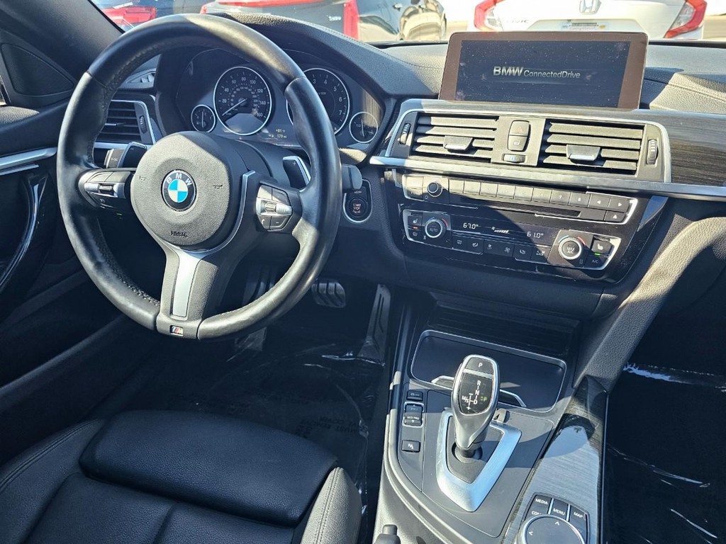 BMW 4 Series Vehicle Full-screen Gallery Image 30