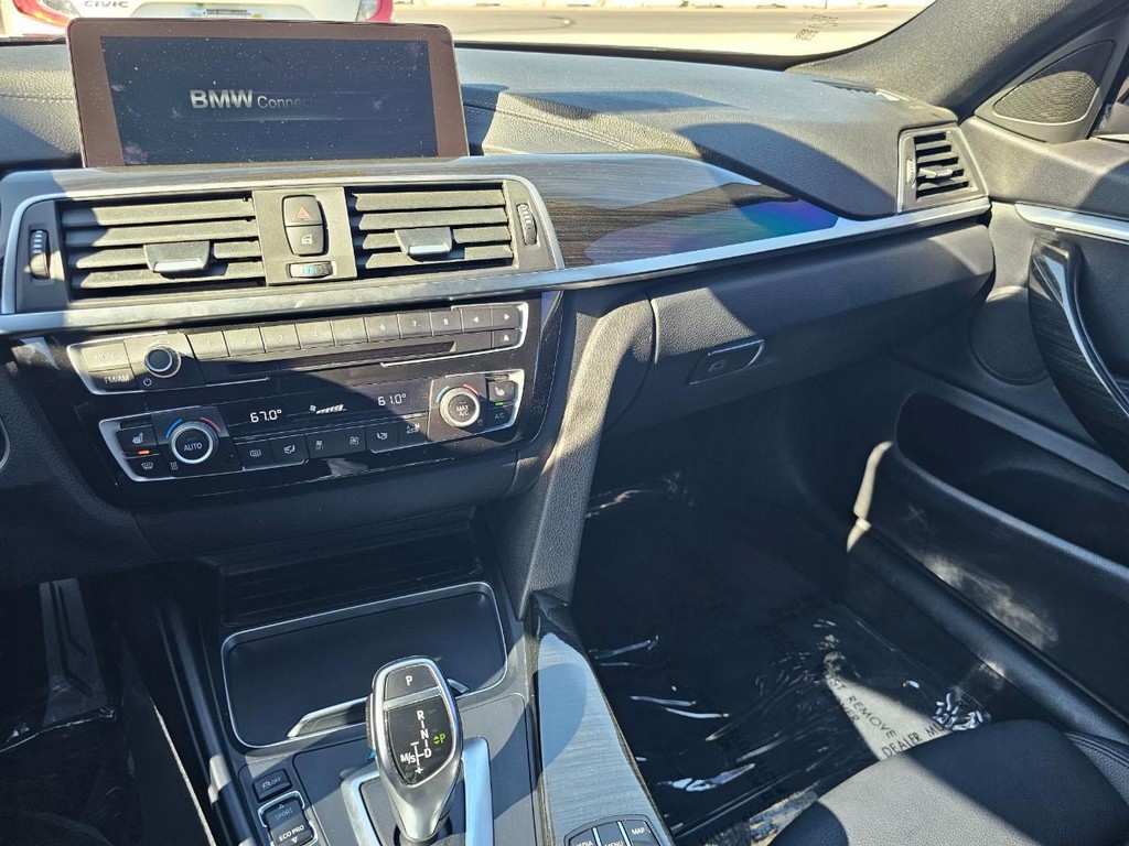 BMW 4 Series Vehicle Full-screen Gallery Image 31