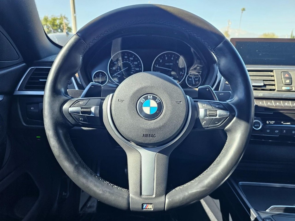 BMW 4 Series Vehicle Full-screen Gallery Image 32