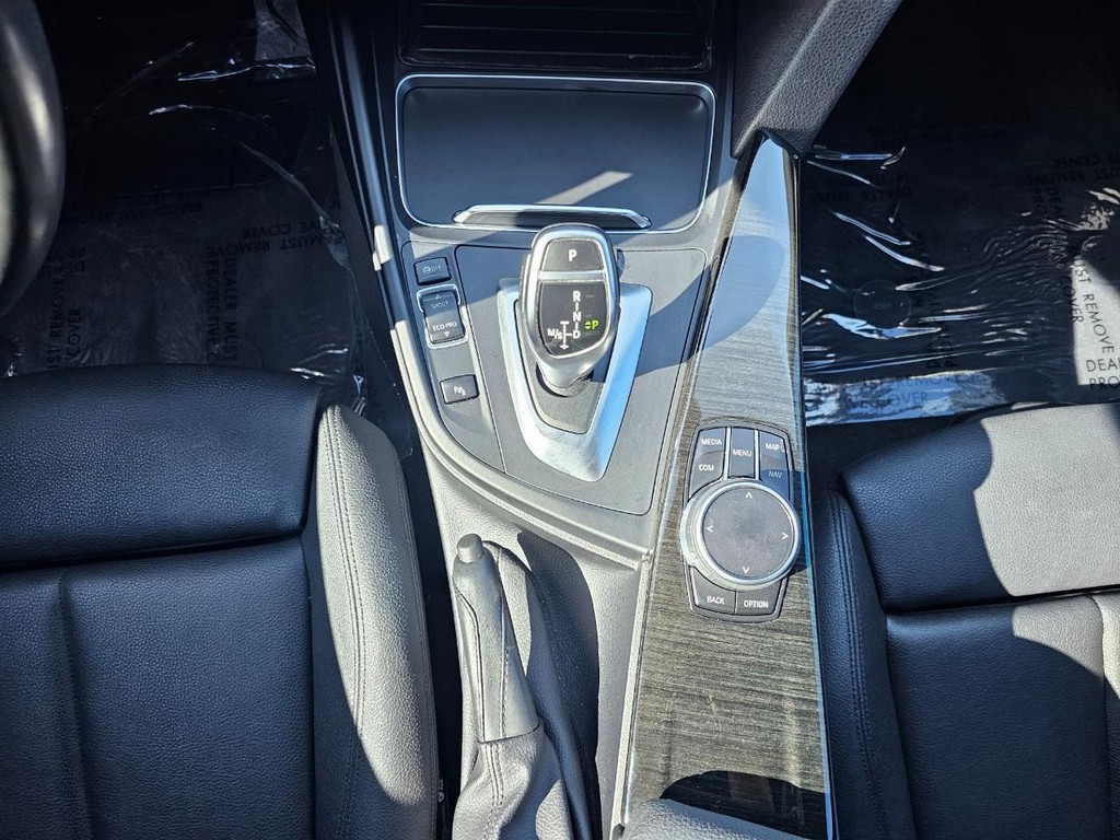 BMW 4 Series Vehicle Full-screen Gallery Image 33