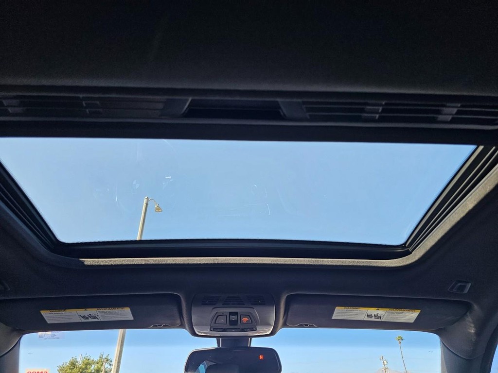BMW 4 Series Vehicle Full-screen Gallery Image 35
