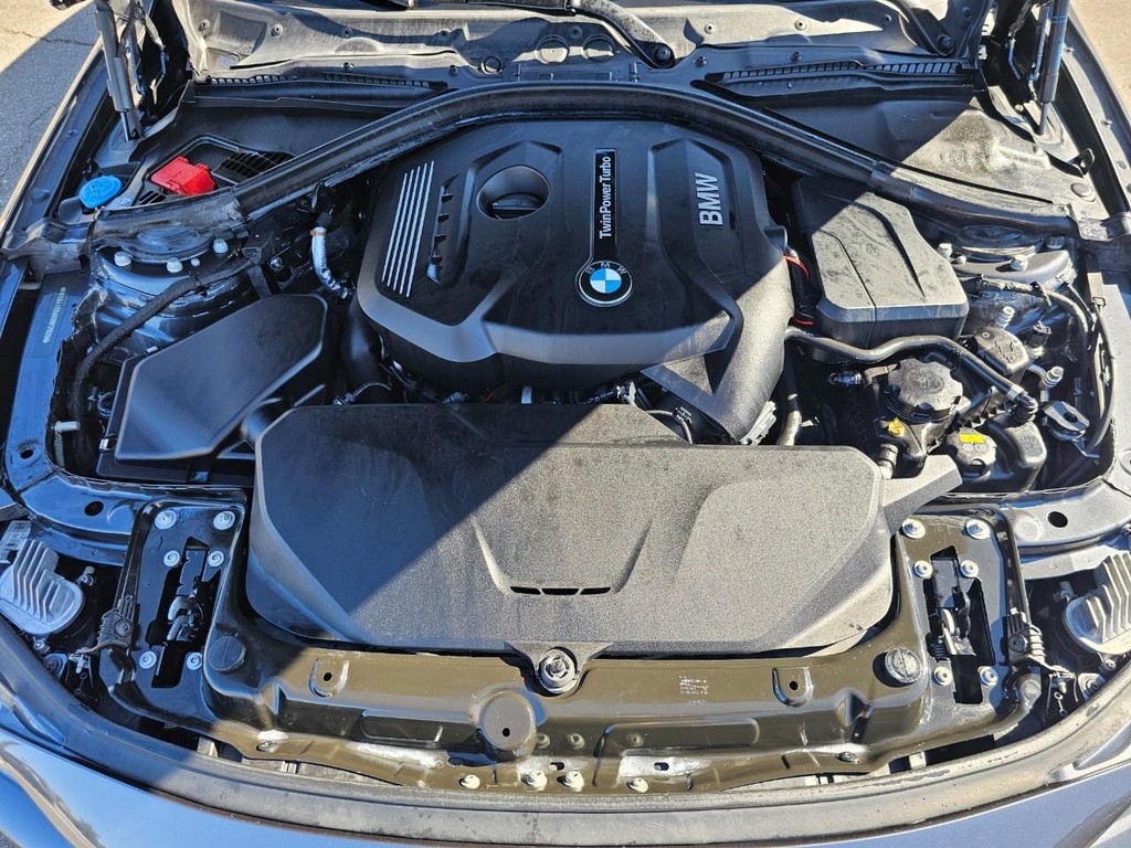 BMW 4 Series Vehicle Full-screen Gallery Image 37