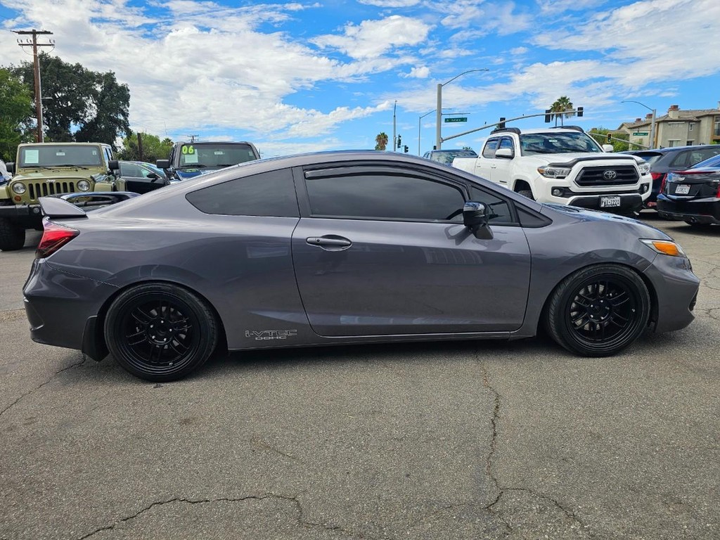 Honda Civic Coupe Vehicle Full-screen Gallery Image 7