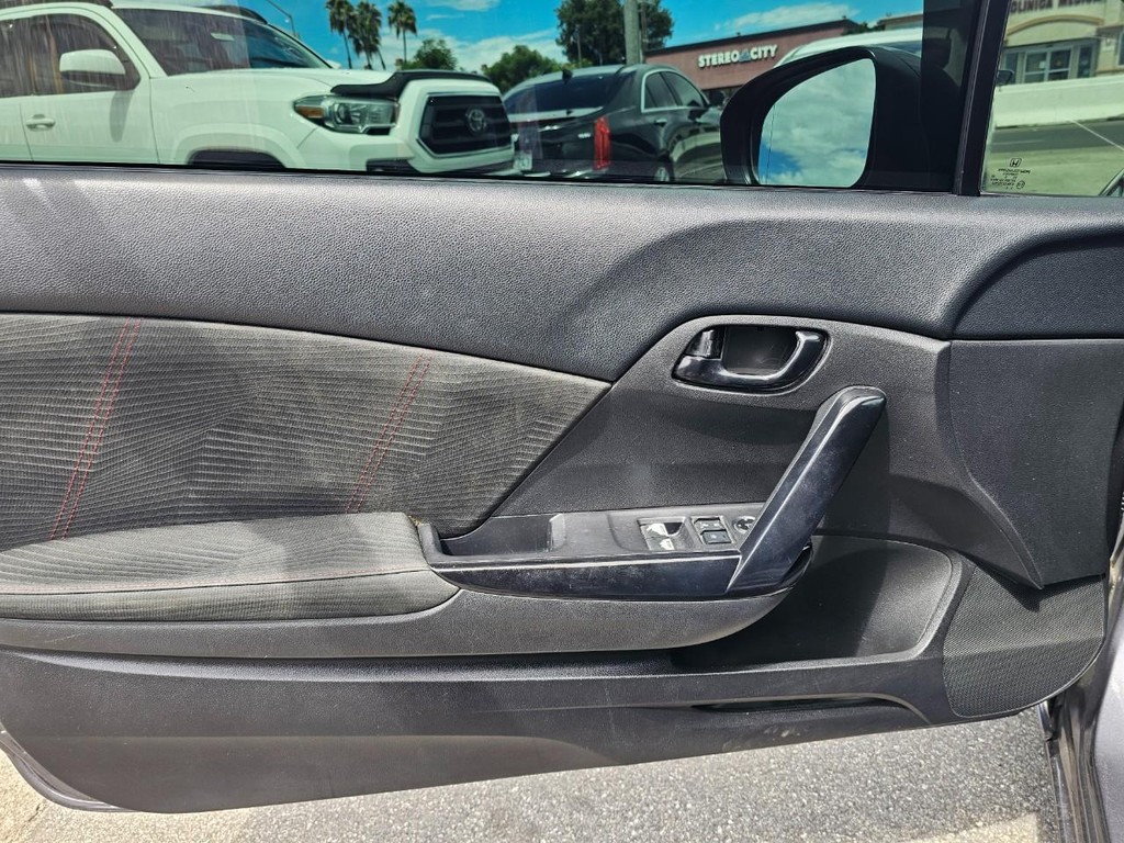 Honda Civic Coupe Vehicle Full-screen Gallery Image 17