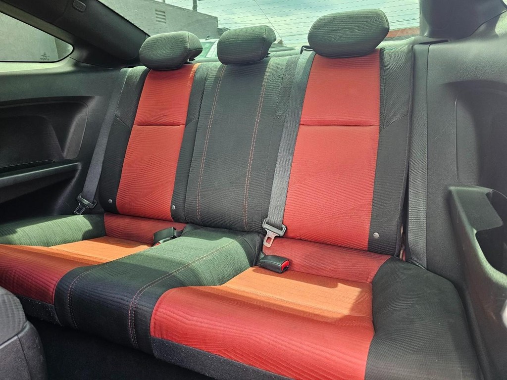 Honda Civic Coupe Vehicle Full-screen Gallery Image 25