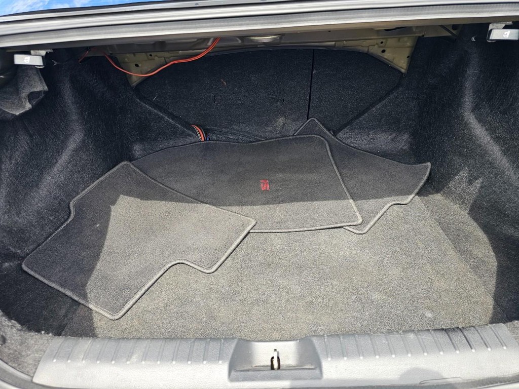 Honda Civic Coupe Vehicle Full-screen Gallery Image 33