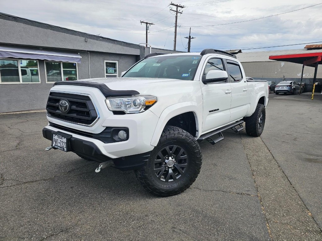 Toyota Tacoma 2WD Vehicle Full-screen Gallery Image 2