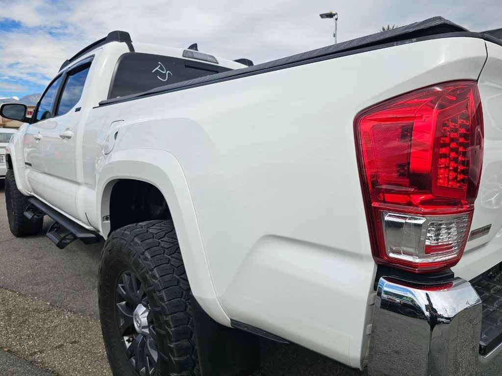 Toyota Tacoma 2WD Vehicle Full-screen Gallery Image 12