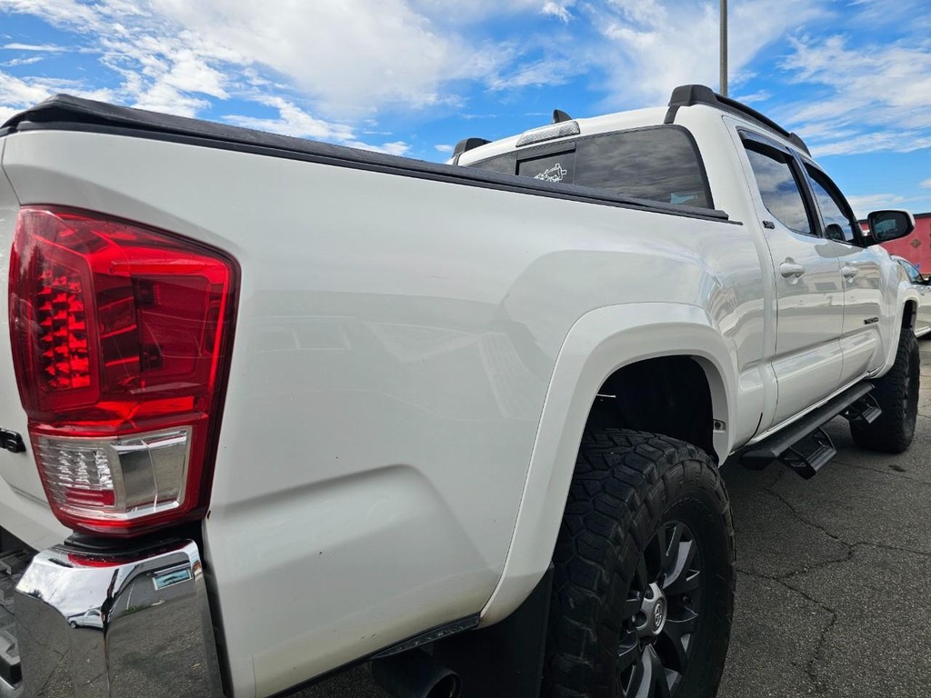Toyota Tacoma 2WD Vehicle Full-screen Gallery Image 13