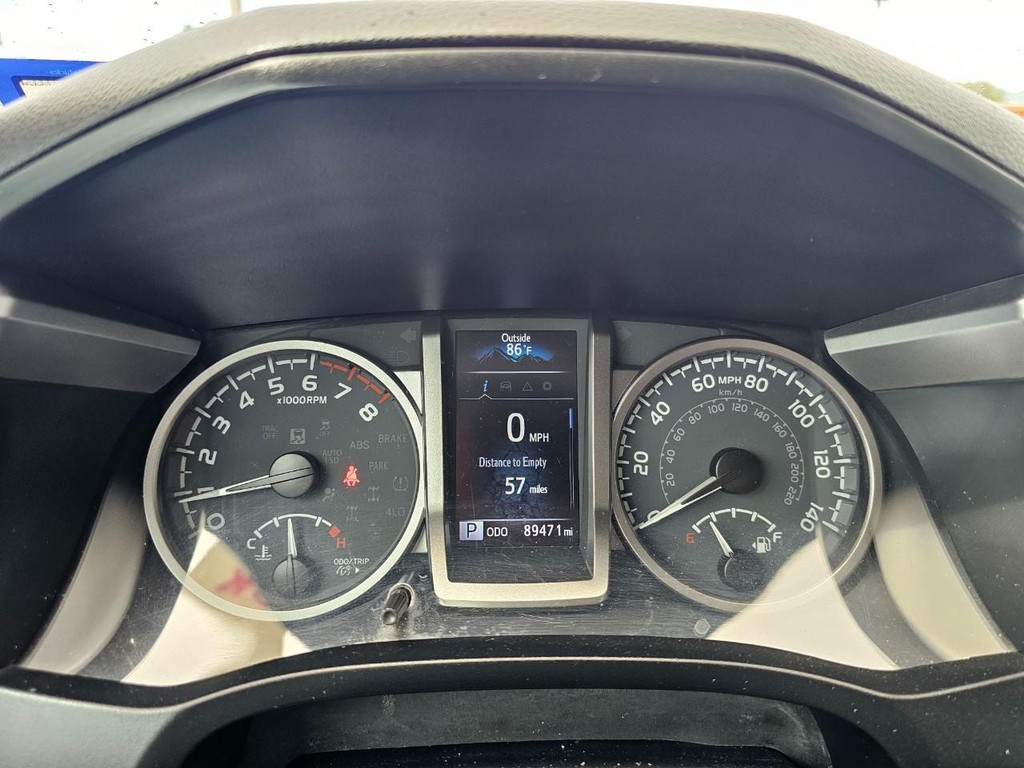 Toyota Tacoma 2WD Vehicle Full-screen Gallery Image 19
