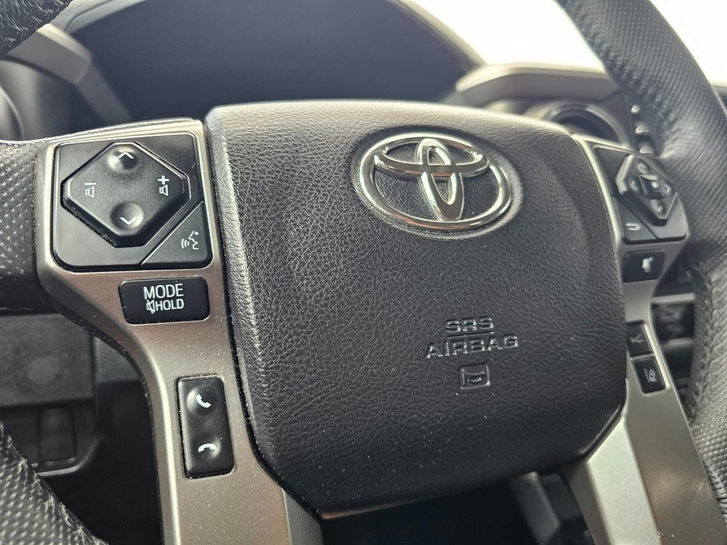 Toyota Tacoma 2WD Vehicle Full-screen Gallery Image 20