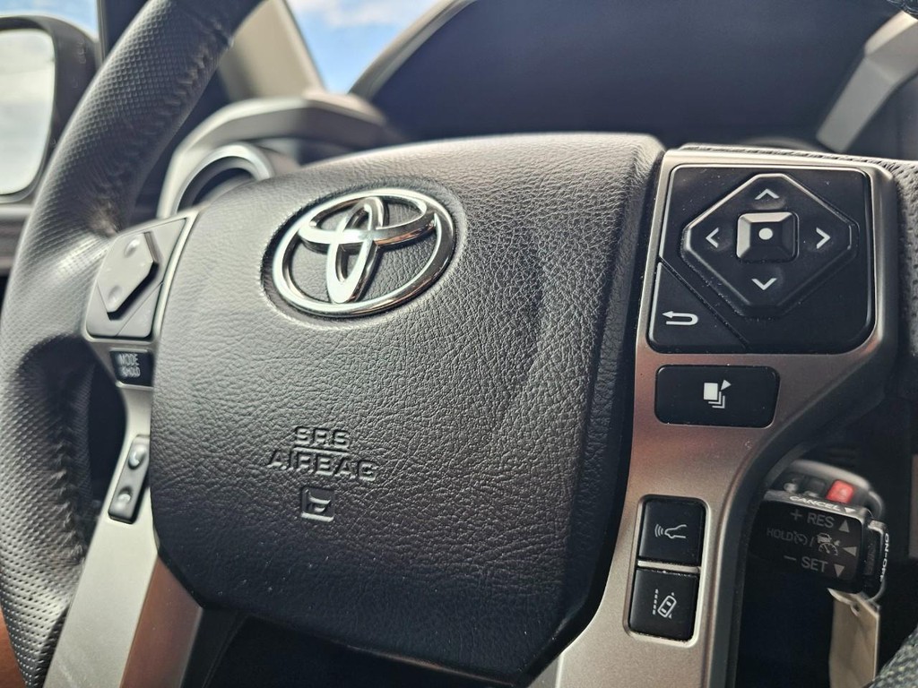 Toyota Tacoma 2WD Vehicle Full-screen Gallery Image 21