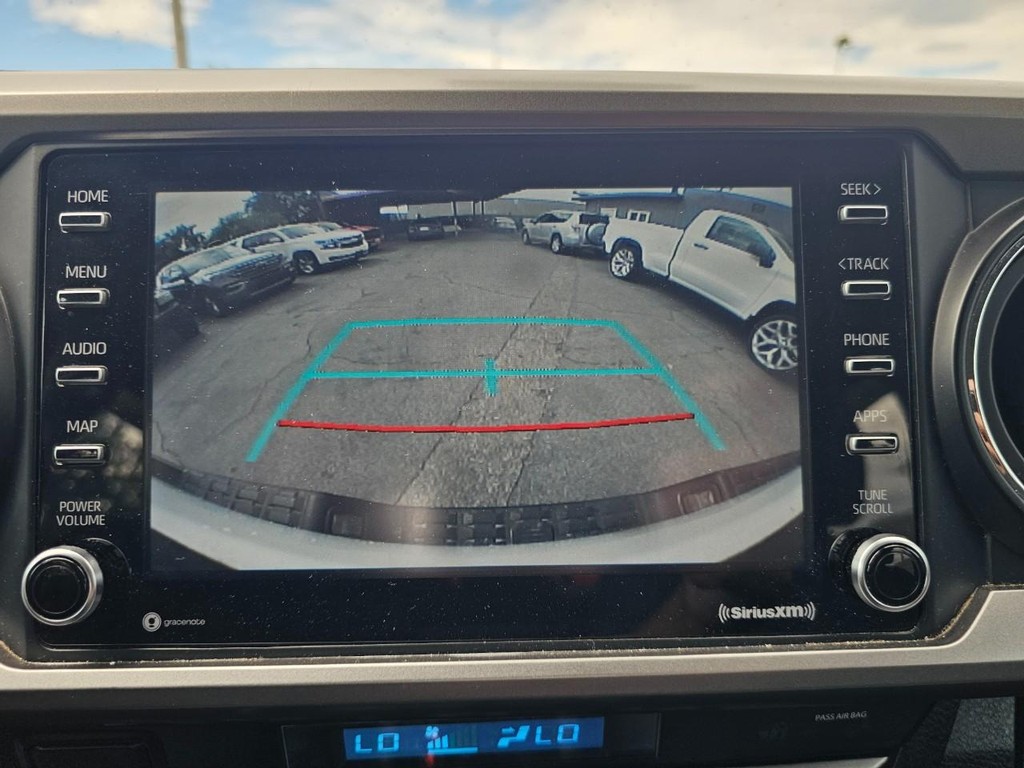 Toyota Tacoma 2WD Vehicle Full-screen Gallery Image 23