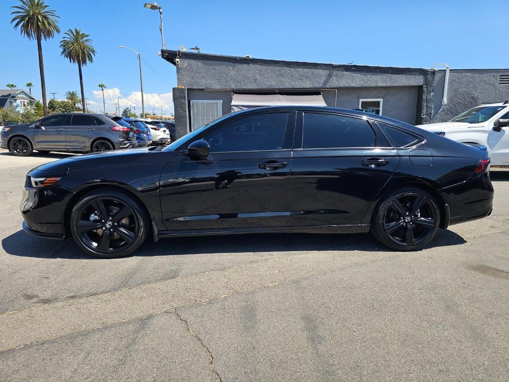 Honda Accord Hybrid Vehicle Full-screen Gallery Image 3