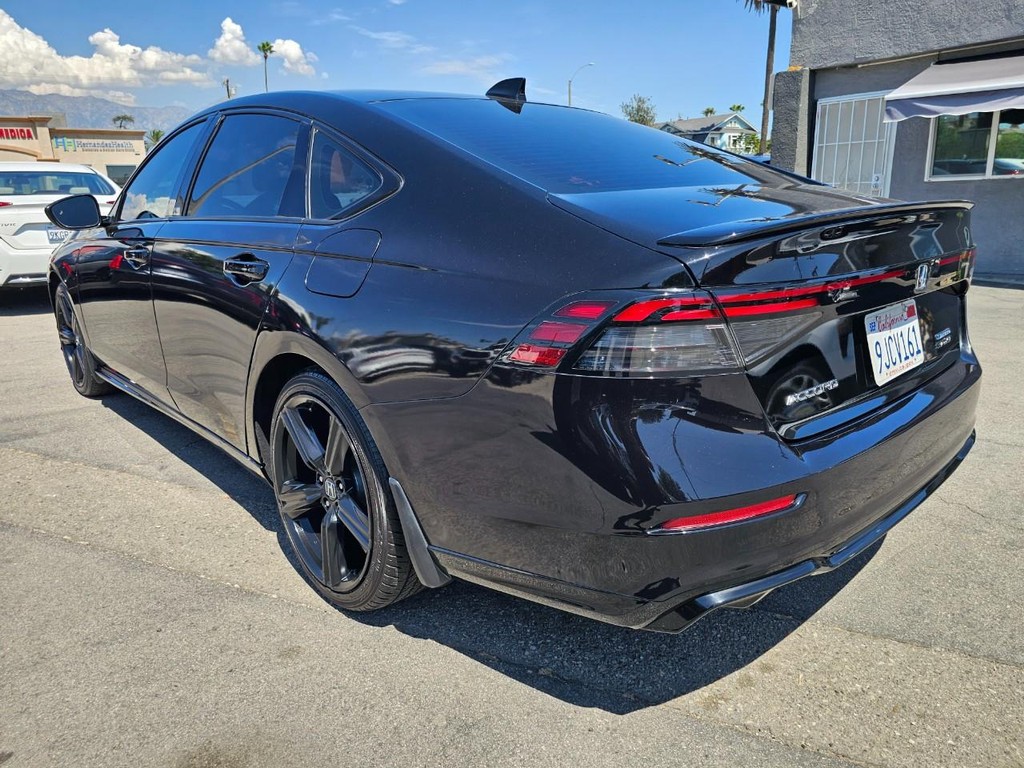 Honda Accord Hybrid Vehicle Full-screen Gallery Image 4