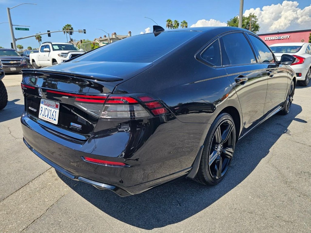Honda Accord Hybrid Vehicle Full-screen Gallery Image 6