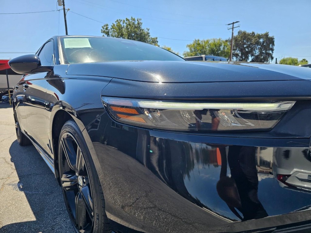 Honda Accord Hybrid Vehicle Full-screen Gallery Image 10