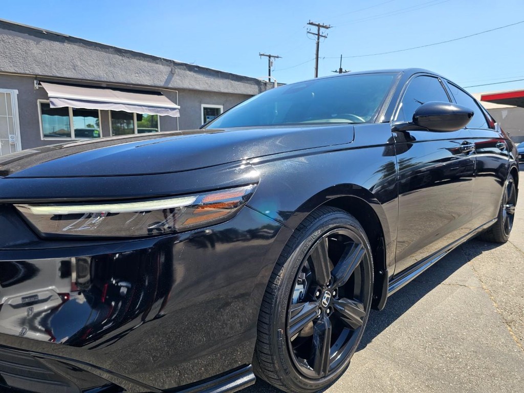 Honda Accord Hybrid Vehicle Full-screen Gallery Image 11