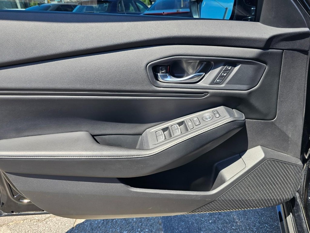 Honda Accord Hybrid Vehicle Full-screen Gallery Image 17