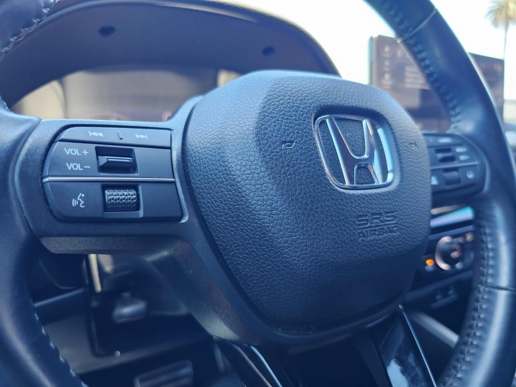 Honda Accord Hybrid Vehicle Full-screen Gallery Image 19