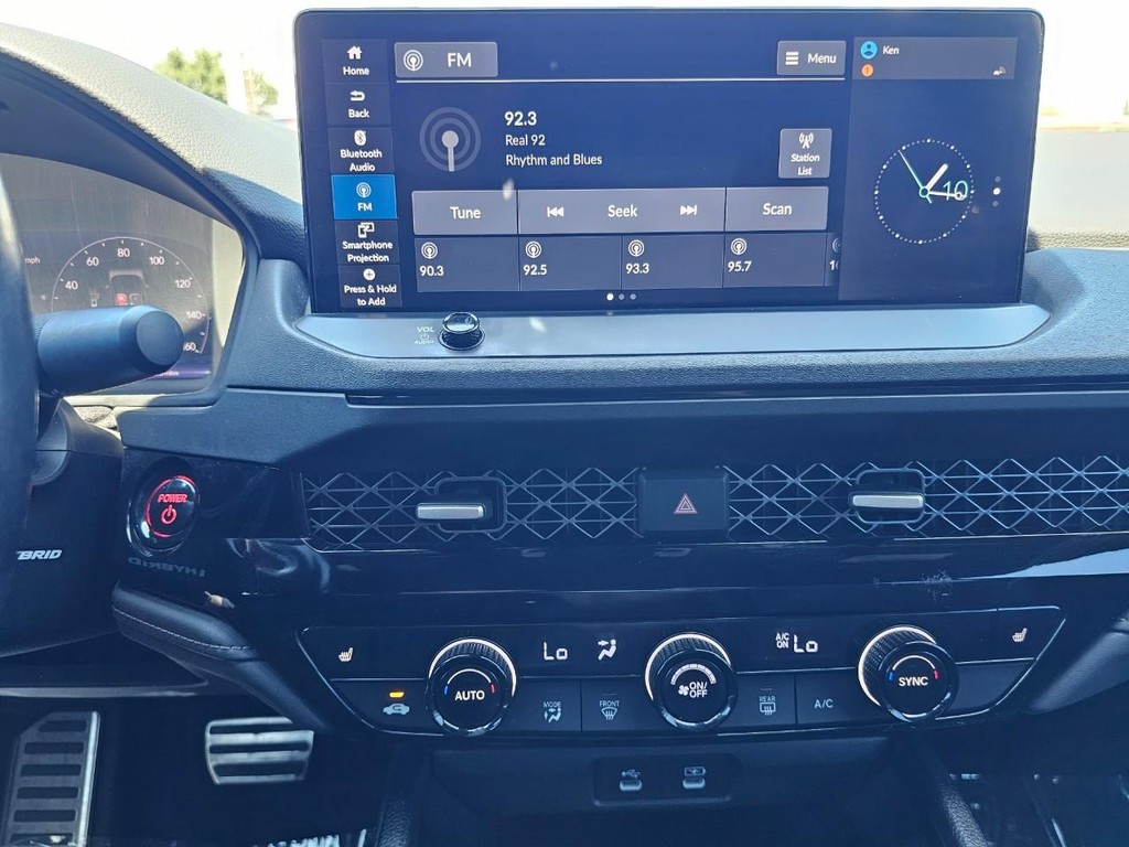 Honda Accord Hybrid Vehicle Full-screen Gallery Image 22