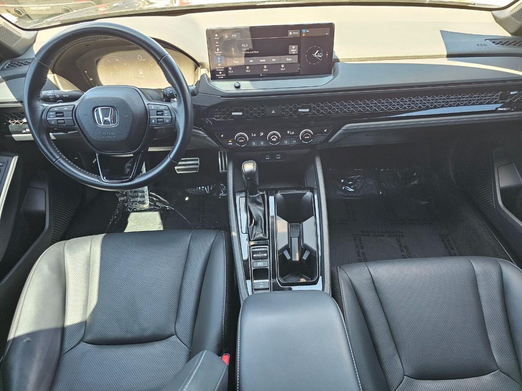 Honda Accord Hybrid Vehicle Full-screen Gallery Image 25