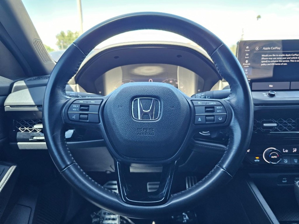 Honda Accord Hybrid Vehicle Full-screen Gallery Image 27