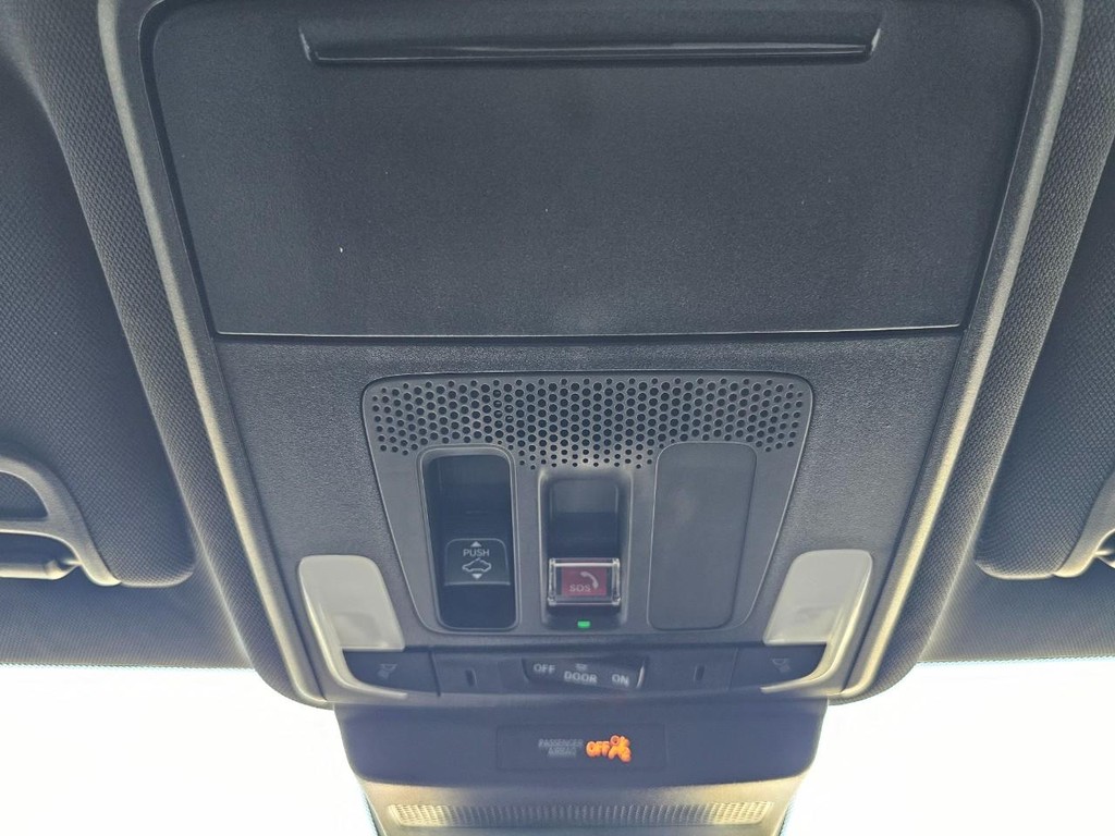 Honda Accord Hybrid Vehicle Full-screen Gallery Image 31