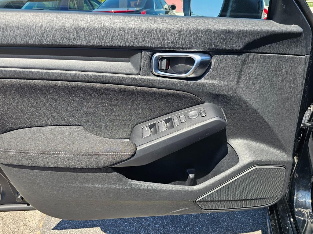 Honda Civic Hatchback Vehicle Full-screen Gallery Image 16