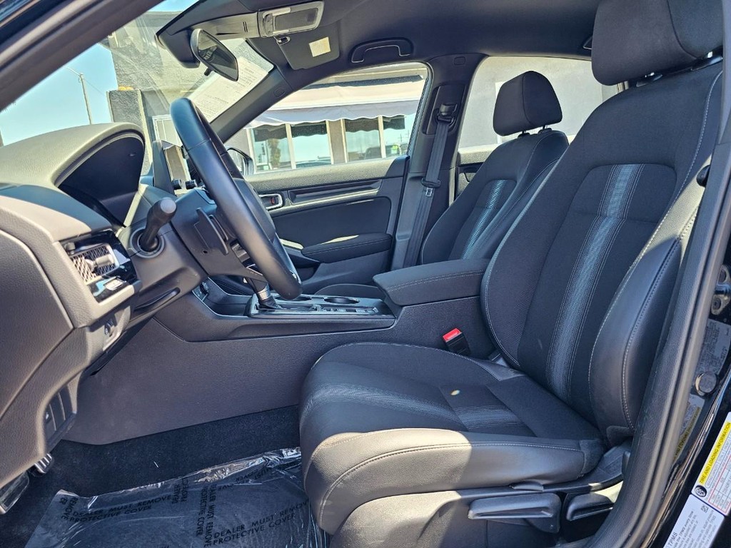 Honda Civic Hatchback Vehicle Full-screen Gallery Image 17