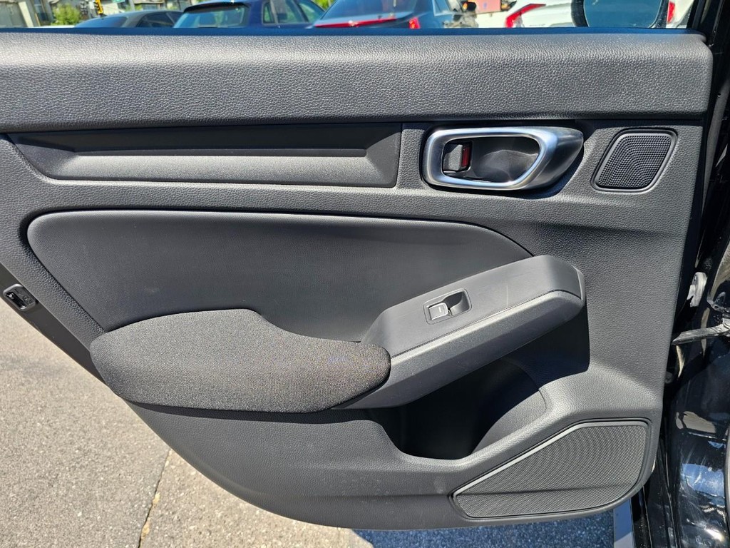Honda Civic Hatchback Vehicle Full-screen Gallery Image 24