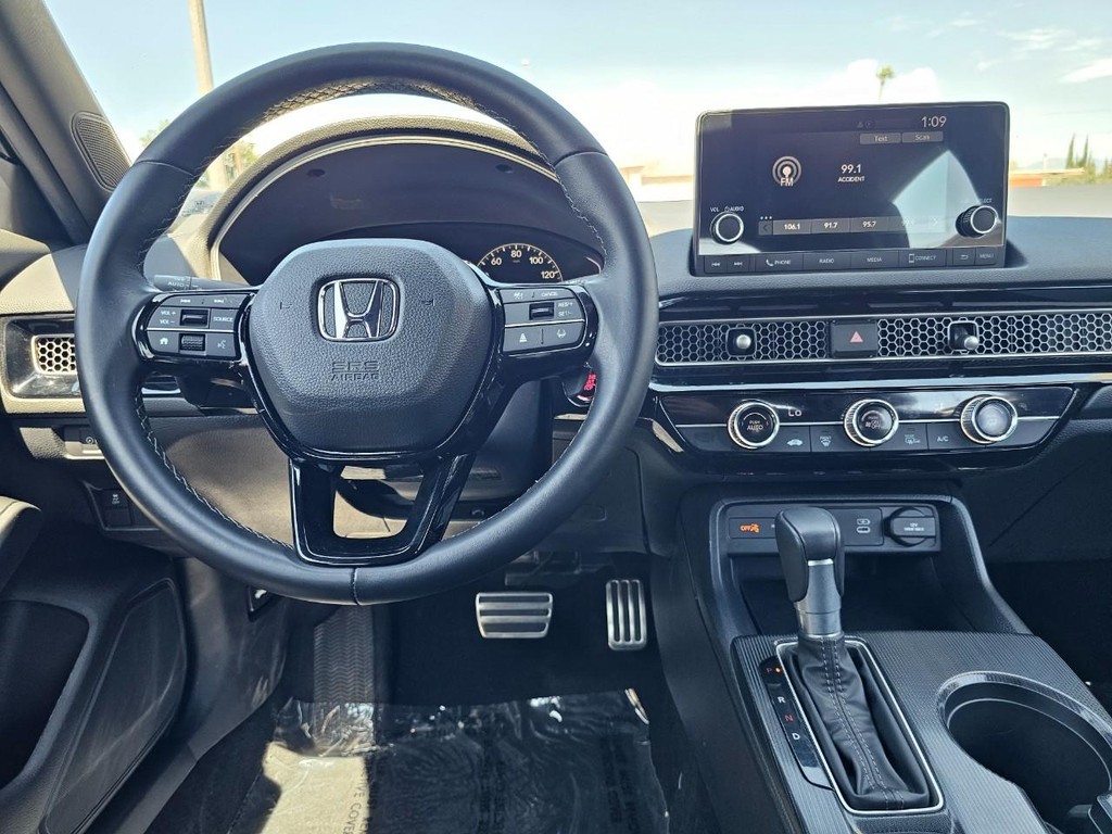Honda Civic Hatchback Vehicle Full-screen Gallery Image 27
