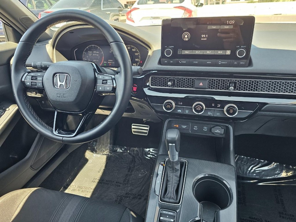 Honda Civic Hatchback Vehicle Full-screen Gallery Image 29