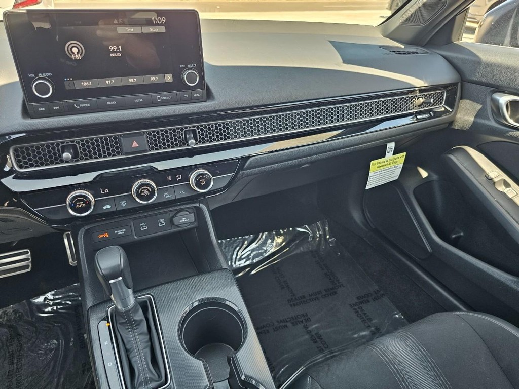 Honda Civic Hatchback Vehicle Full-screen Gallery Image 30