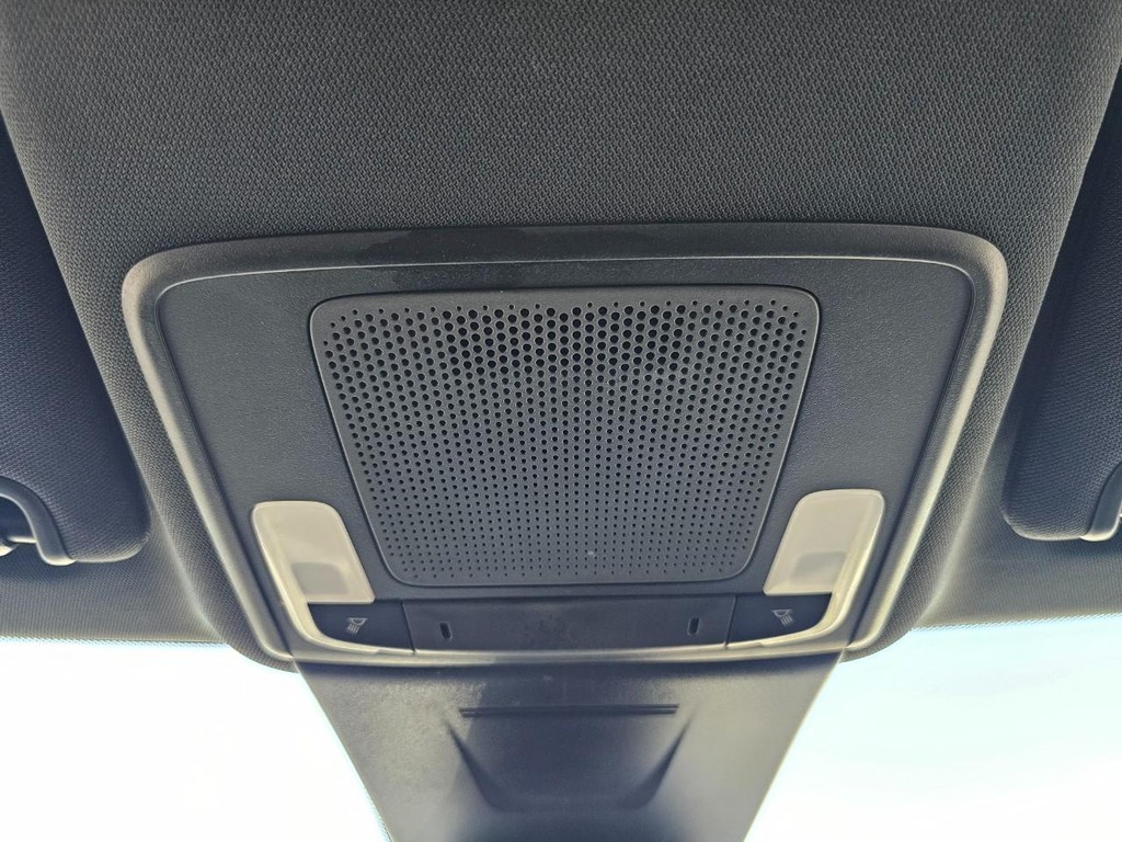 Honda Civic Hatchback Vehicle Full-screen Gallery Image 32