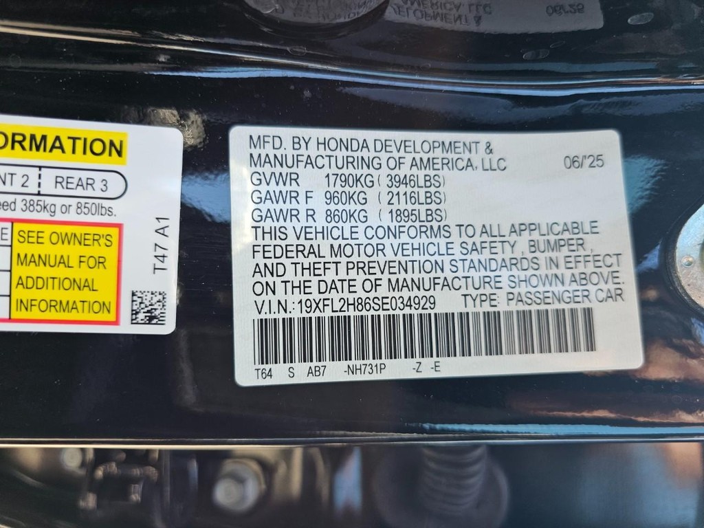 Honda Civic Hatchback Vehicle Full-screen Gallery Image 36
