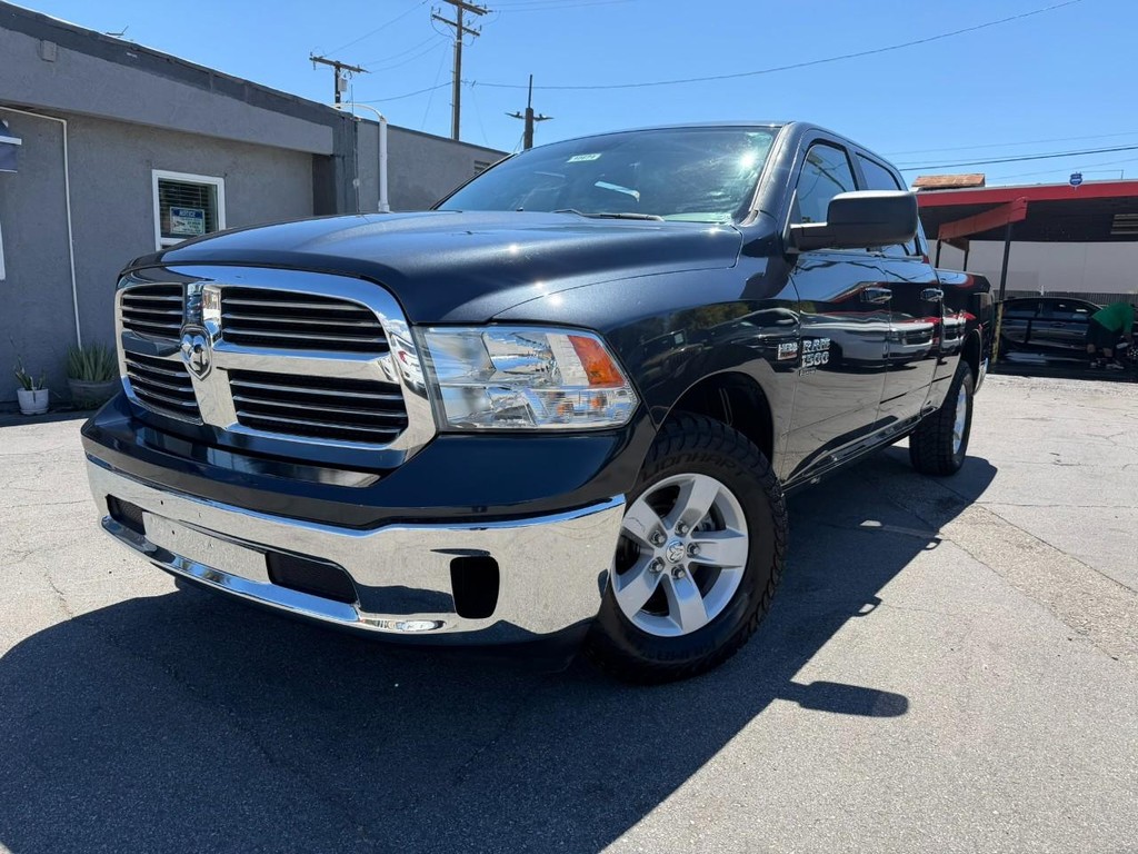 Ram 1500 Classic Vehicle Full-screen Gallery Image 2