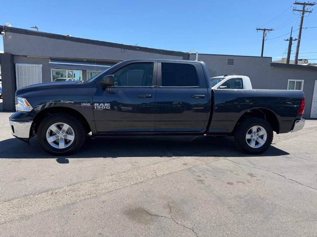 Ram 1500 Classic Vehicle Full-screen Gallery Image 3