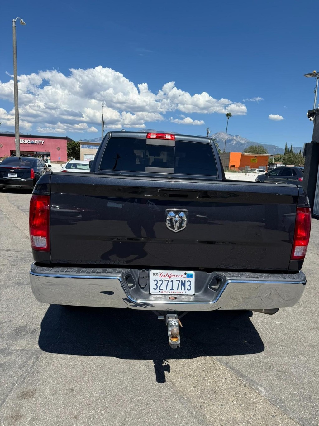 Ram 1500 Classic Vehicle Full-screen Gallery Image 5