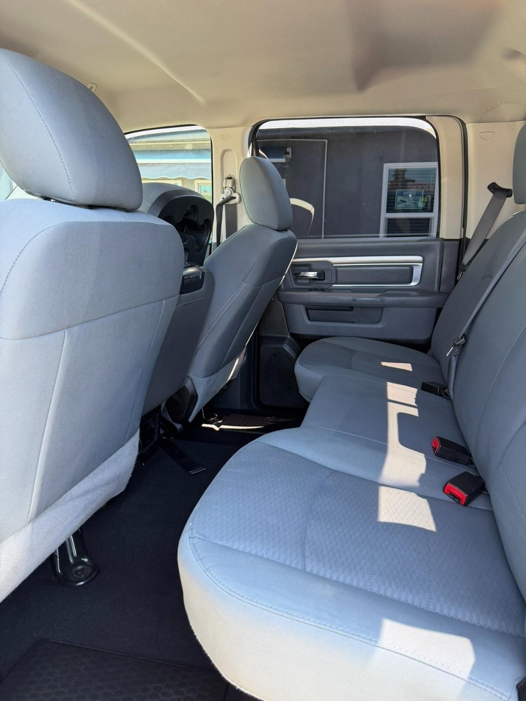Ram 1500 Classic Vehicle Full-screen Gallery Image 16