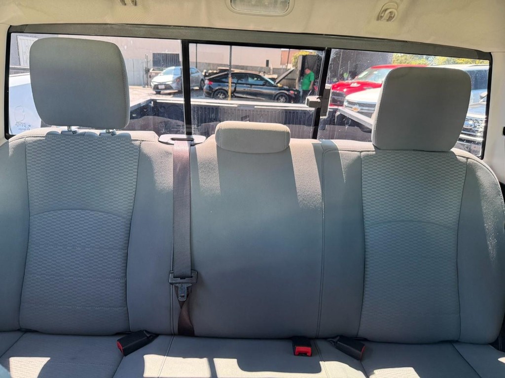 Ram 1500 Classic Vehicle Full-screen Gallery Image 17