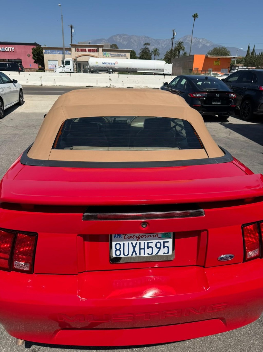 Ford Mustang Vehicle Full-screen Gallery Image 7