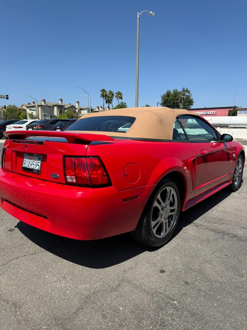 Ford Mustang Vehicle Full-screen Gallery Image 8