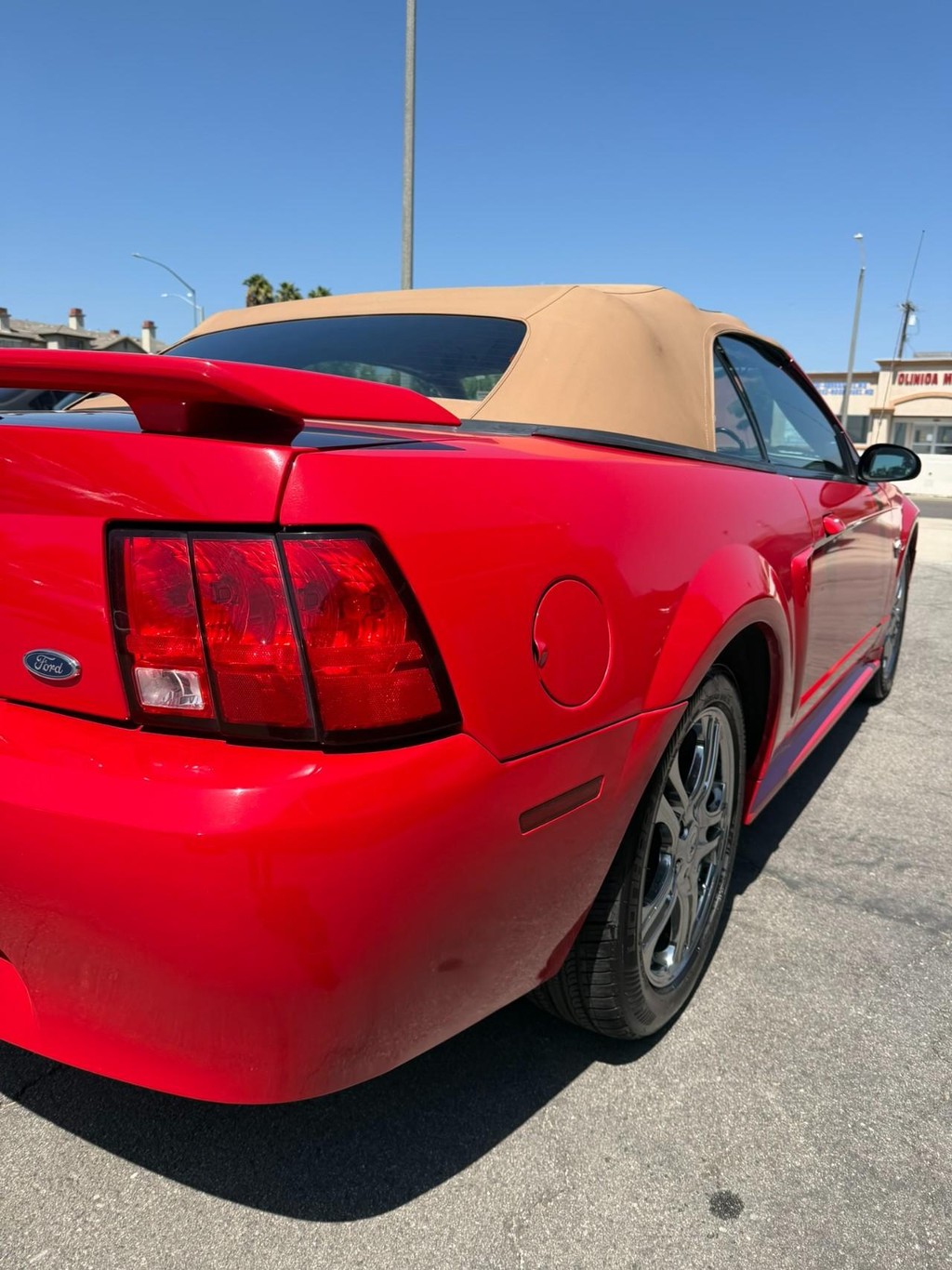 Ford Mustang Vehicle Full-screen Gallery Image 9
